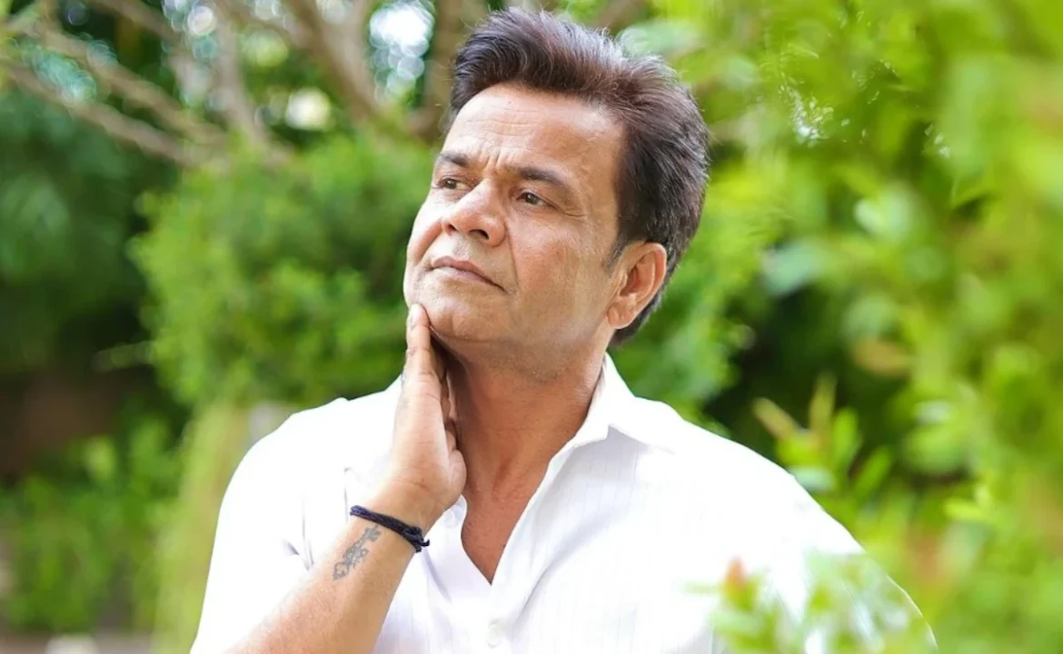 राजपाल यादव, लालबागचा राजा के दर्शन करने पहुंचे, VIP एंट्री छोड़कर आम श्रद्धालुओं के बीच खड़े, छोटी बच्ची के साथ की मस्ती