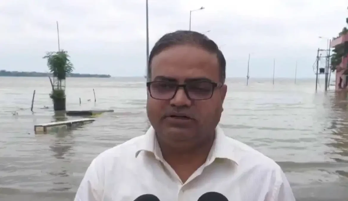 यूपी में 5 पीसीएस अधिकारियों का ट्रांसफर, काशी विश्वनाथ मंदिर के नए सीईओ सत्यम मिश्रा