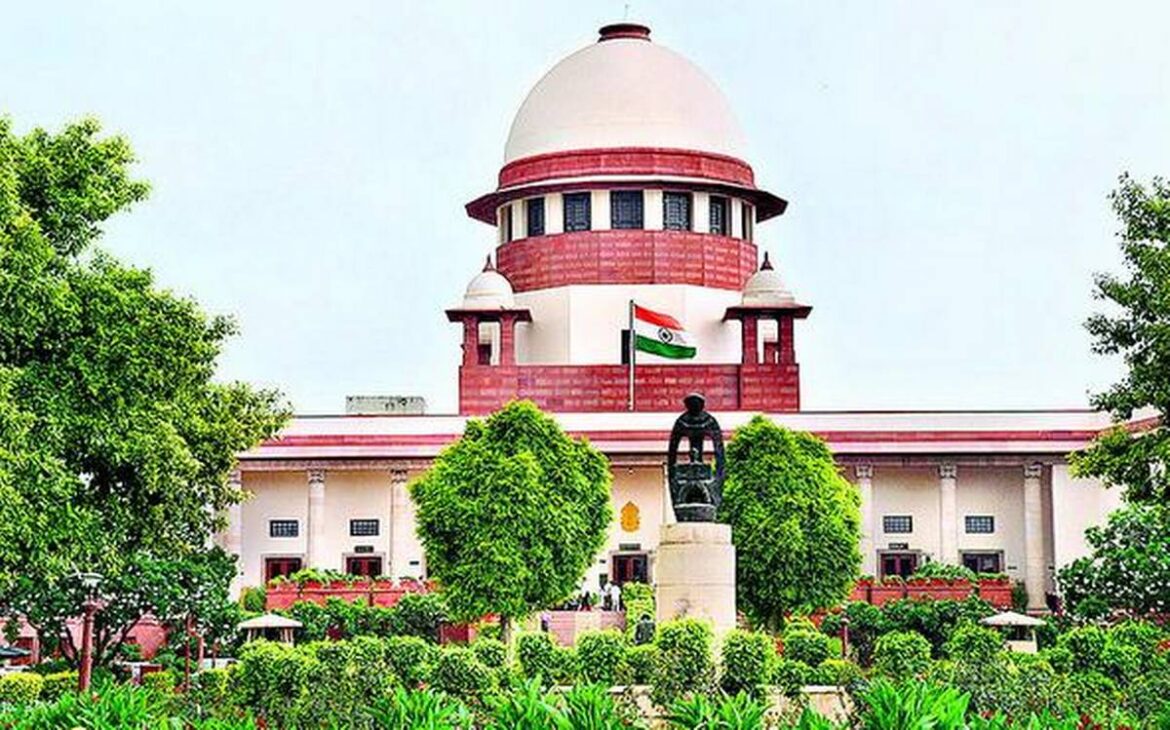 सुप्रीम कोर्ट ने कहा, "पटाखों पर पूरी तरह बैन नहीं लेकिन 24 घंटे पटाखे जलाने की इजाजत भी नहीं।"