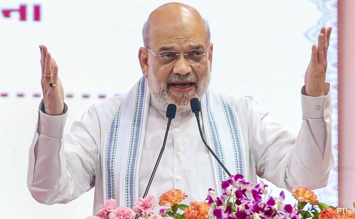 मुंबई में अमित शाह ने कहा कि वंदे मातरम् सिर्फ एक गीत नहीं है; बच्चा अपनी मातृभाषा में ही भारत को समझ सकता है।