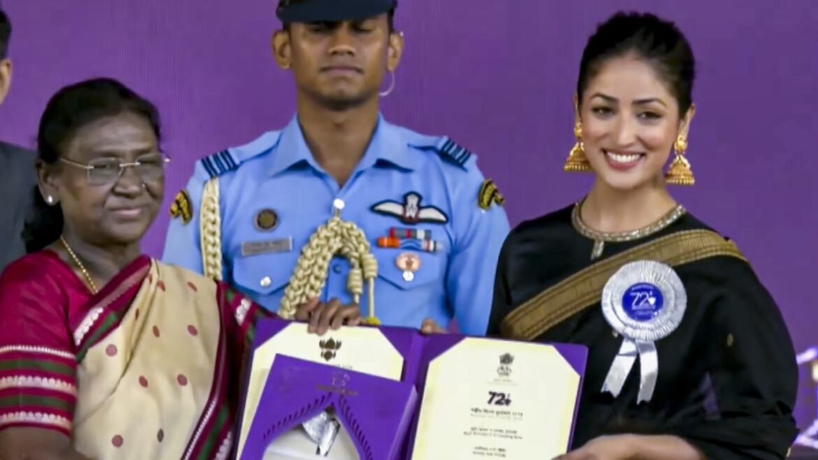 नेशनल अवॉर्ड जीतने कर भावुक हुईं यामी गौतम, भावुक होकर कहा, "एक न एक दिन ऐसा होगा"।