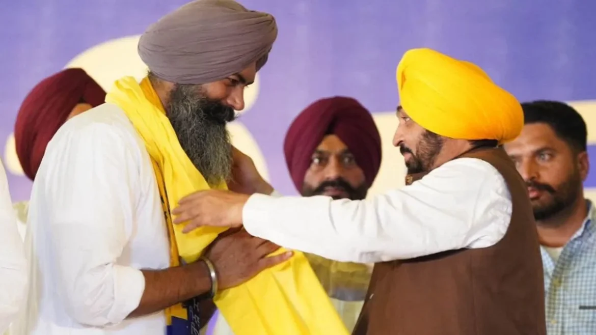 गुरप्रीत सिंह सेखों हजारों समर्थकों के साथ आप में शामिल*
