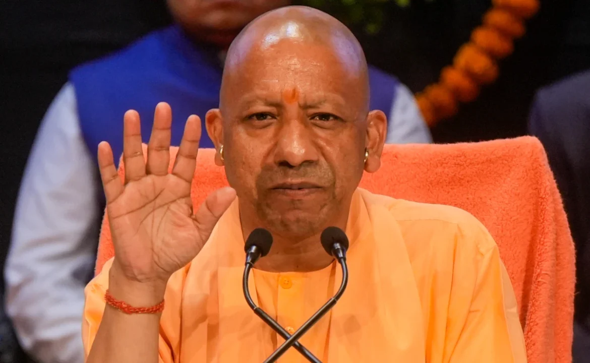 मुख्यमंत्री योगी आदित्यनाथ: स्मार्ट क्लास से खत्म हो रहा शहर-गांव का अंतर, AI के दौर में भी शिक्षक जरूरी